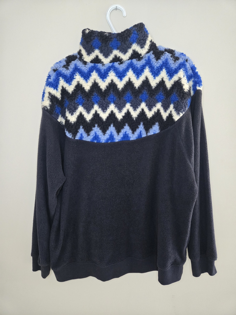 Aerie Hometown Sherpa, Fleece Navy & White Half-Zip Sweater With Chevron Pattern - Picture 4 of 5